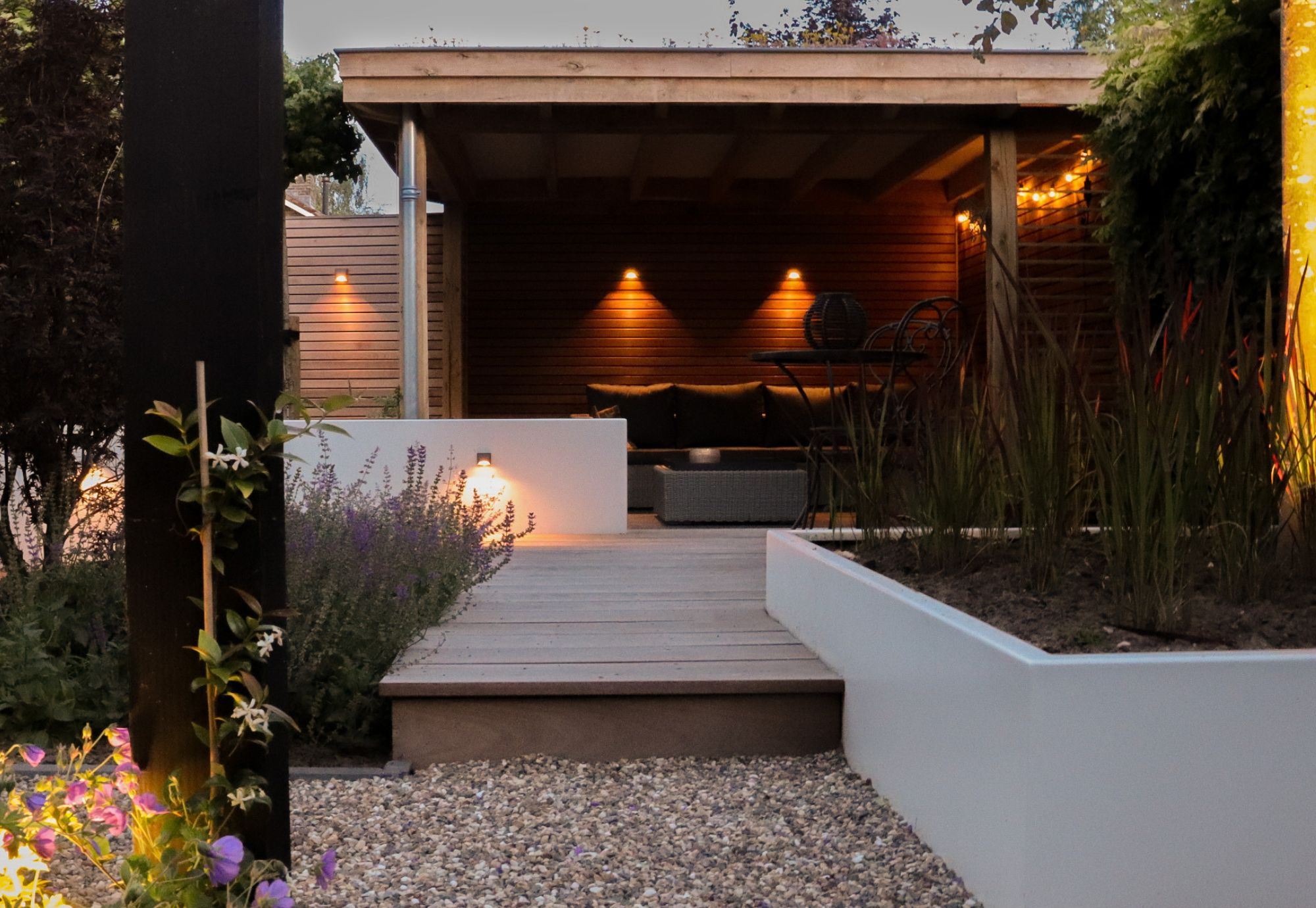 Tuinaanleg-van-moderne-tuin-in-Gendt-met-tuinoverkapping