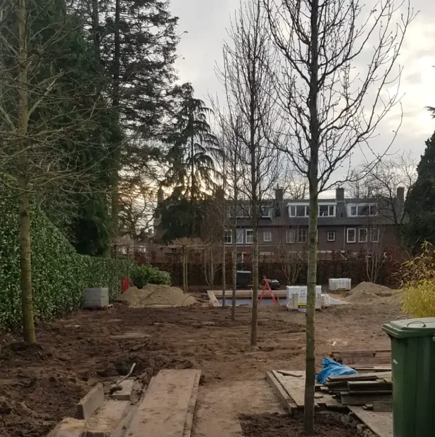 Start van de aanleg van een moderne tuin met zwembad in Nijmegen