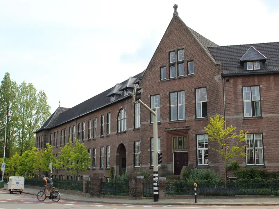 Vooraanzicht van VVE Cum Laude stadstuinen in Nijmegen