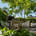 Groene stadstuin in Nijmegen Oost. Groene oase in een Postzegeltuin in Nijmegen. Oude postkantoor met stadstuinen. Gerealiseerd door Uw Tuin hoveniers uit malden. Gezamenlijke tuinen samen met de bewoners, participatie, samen groen doen.