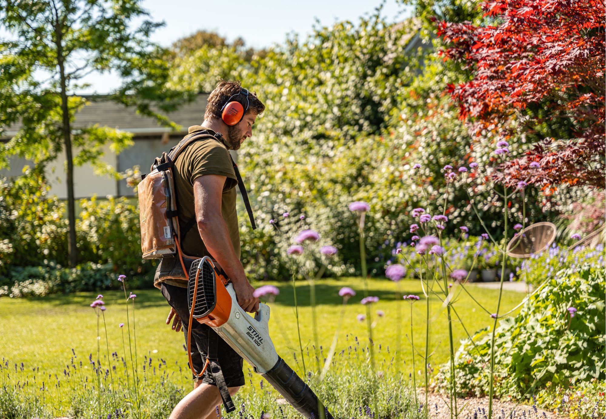 Vakkundig professioneel tuinonderhoud van Uw Tuin hoveniers.